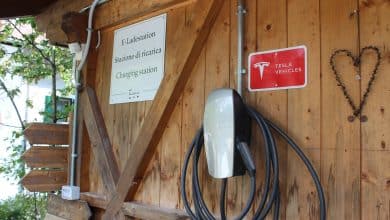 Wallbox von Tesla für Hotels und Restaurants: Der Tesla Destination-Charger.